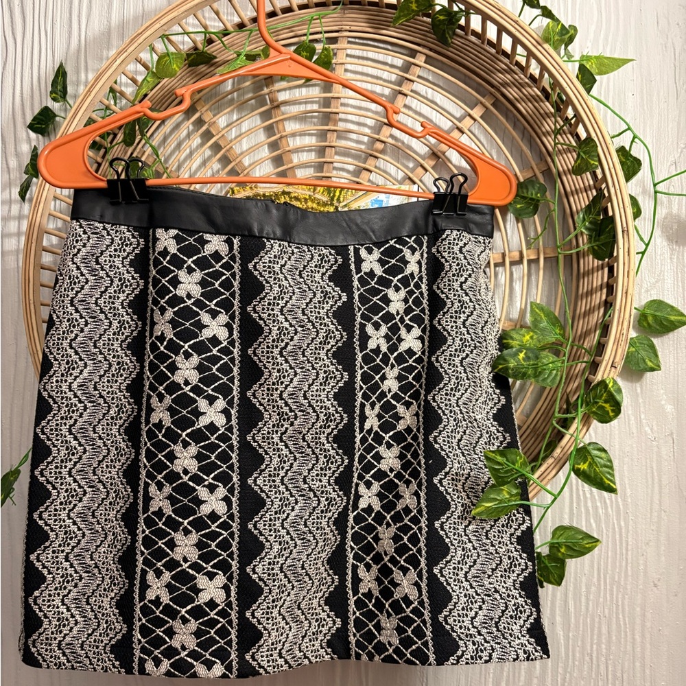 Forever 21 Black Boho Tribal Print Skirt Women’s Medium Mini Textured Festival